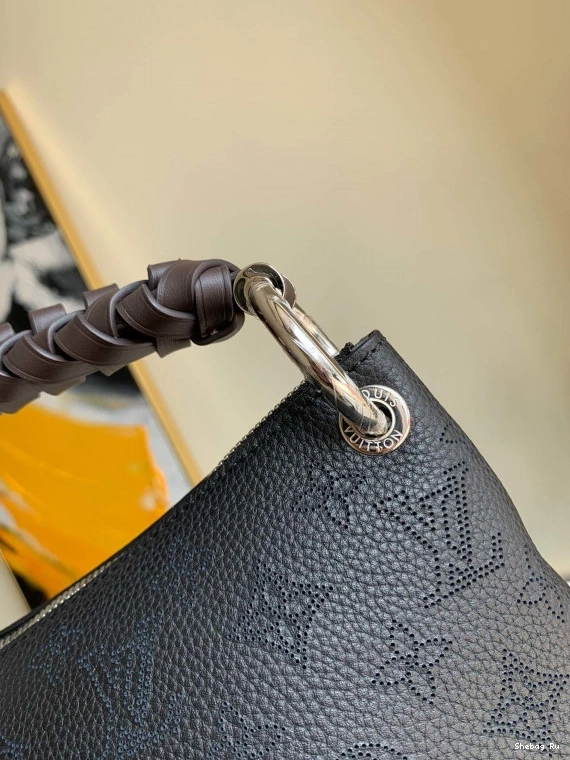 HOBO LOUIS MM VUITTON BEAUBOURG 0822